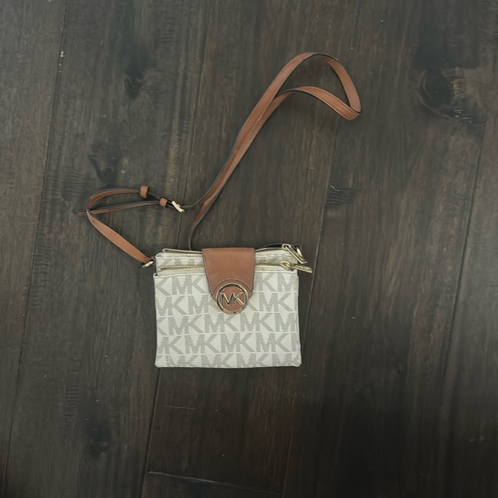 Micheal lots cross body bag